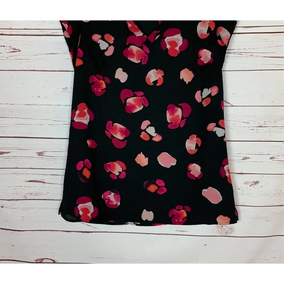 CAbi Women's S Small Black Pink Floral Short Sleeve Cute Petal Top Blouse #5523 - Picture 3 of 12
